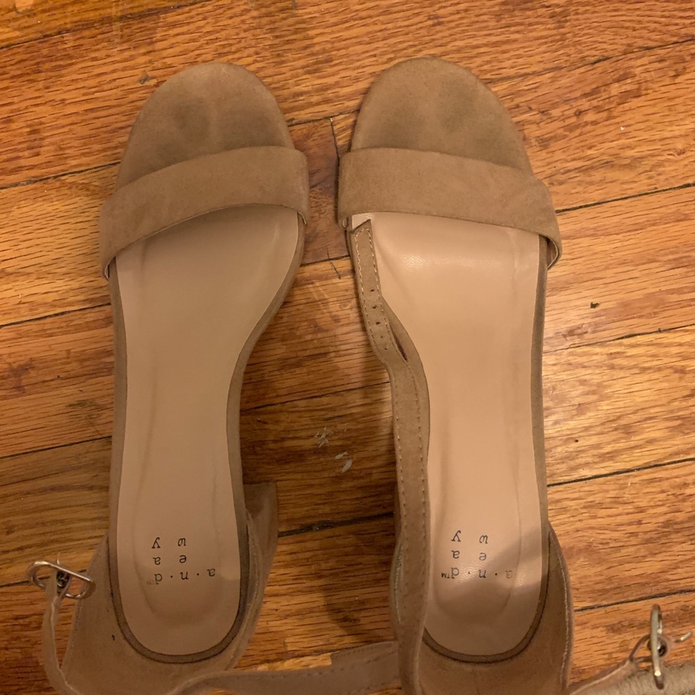 Tan heels worn once size 6 but fit 6.5